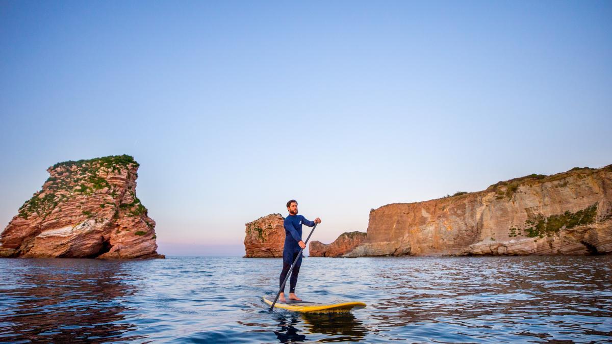 Paddle surf en la playa de las Dos Gemelas.