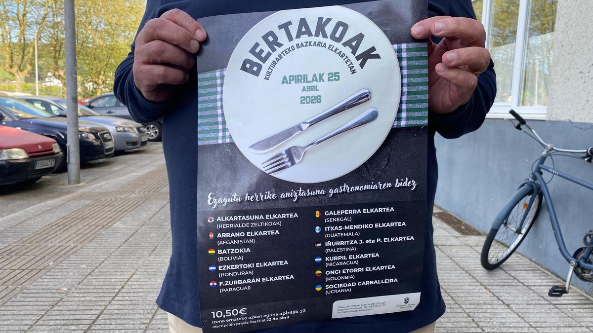 Cartel de la iniciativa Bertakoak en Zarautz, donde aparece toda la información y todas las sociedades que participarán.