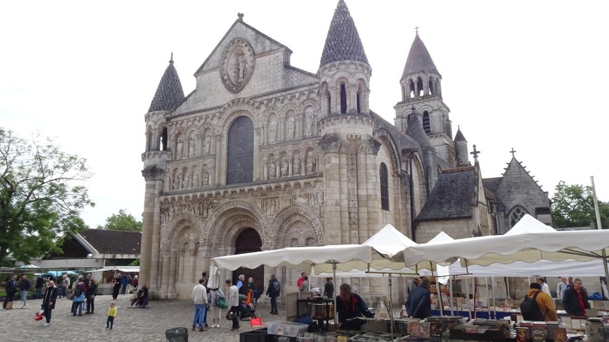La iglesia de Notre Dame la Grande, el templo románico más destacado de Francia.