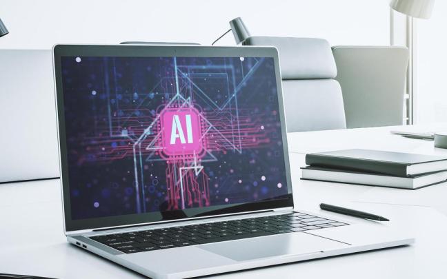 Un ordenador portátil con el símbolo de la inteligencia artificial en la pantalla.