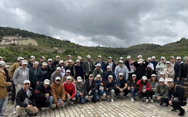 Foto de equipo, posando en el Valle salado de Añana.