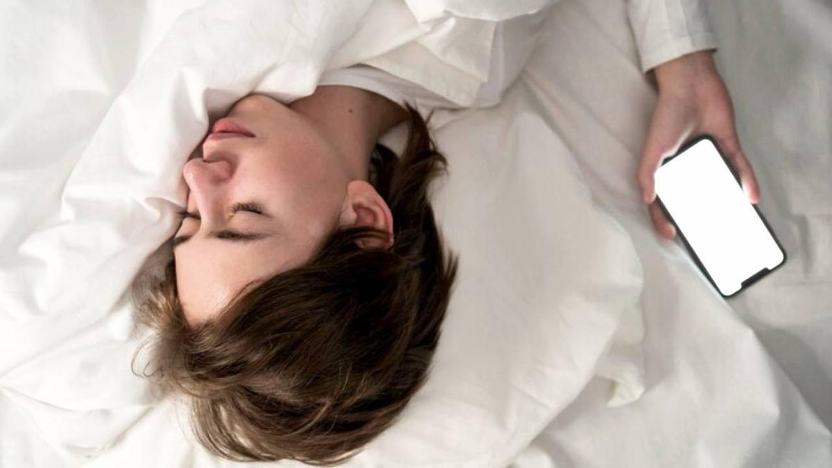 ¿Posponer cinco minutos el despertador o levantarse del tirón?