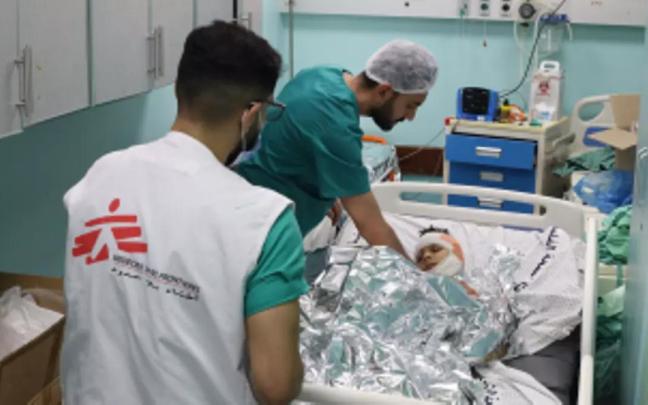 Personal de Médicos sin Fronteras trabajando en un hospital gazatí