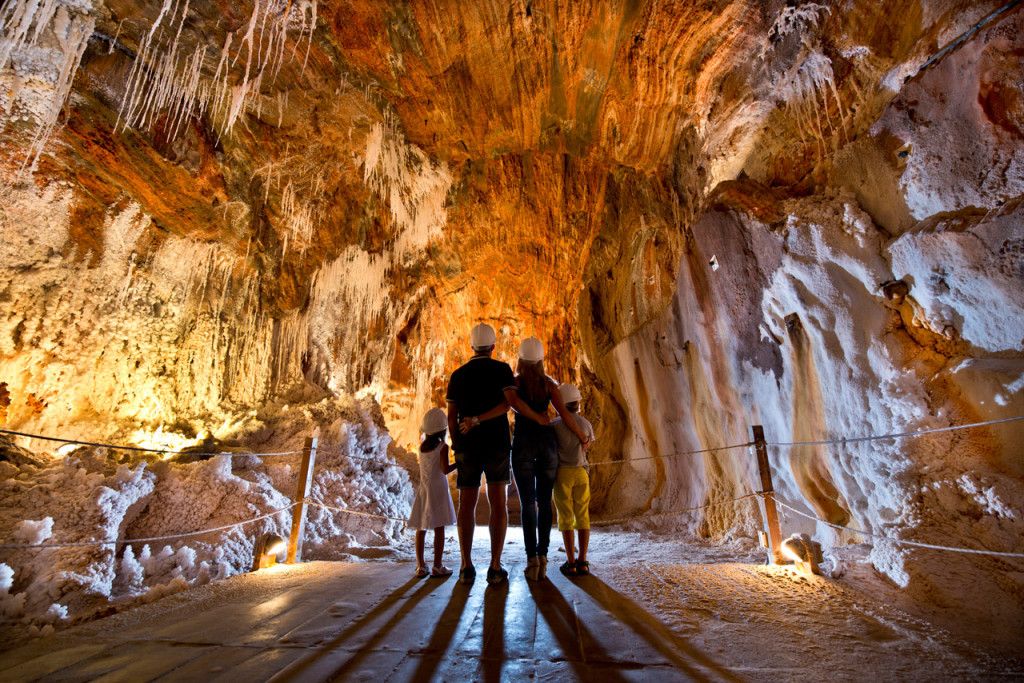Espectacular galería iluminada.