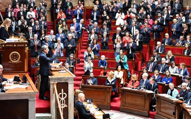 La Asamblea Nacional francesa durante el debate de la moción de censura. La Asamblea Nacional francesa durante el debate de la moción de censura.