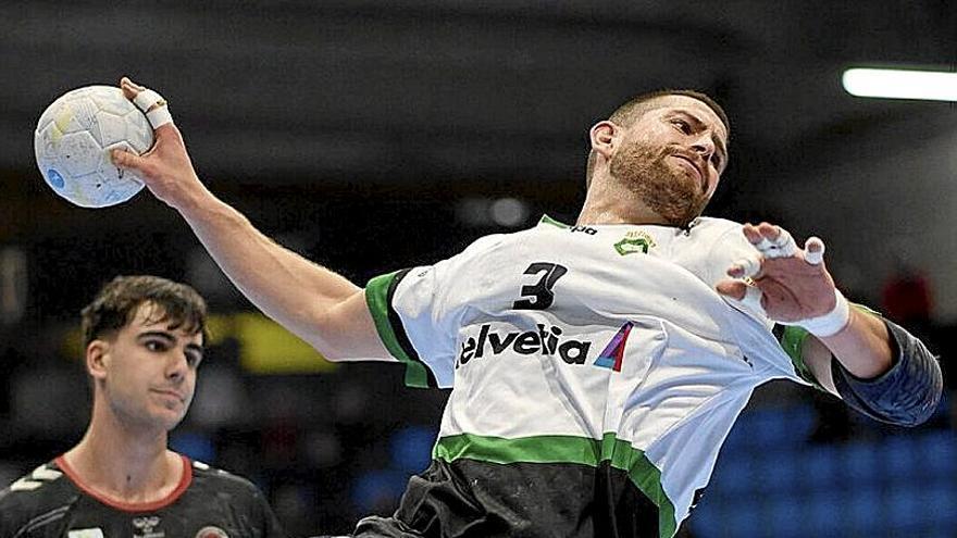 Antonio Bazán, en un partido de liga ante el Sinfin.