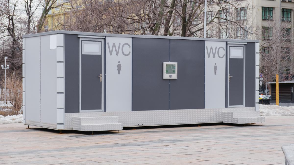 Unos baños públicos ajenos a esta historia.