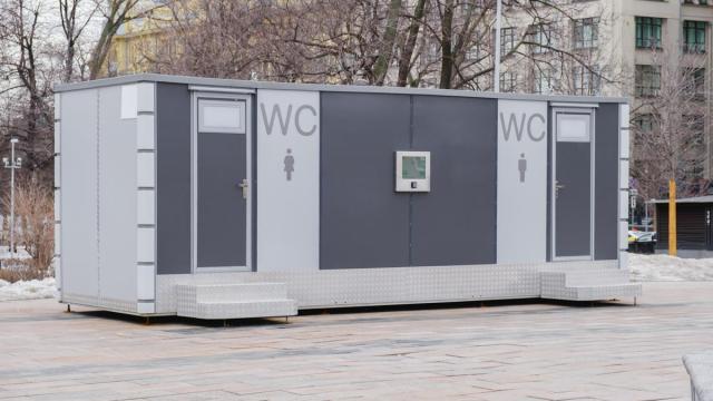 Unos baños públicos ajenos a esta historia.