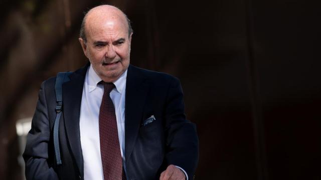 El exvicepresidente de la Junta de Andalucía, Gaspar Zarrías, a su llegada para declarar como testigo en el juicio por el caso ‘Leire Díez’.