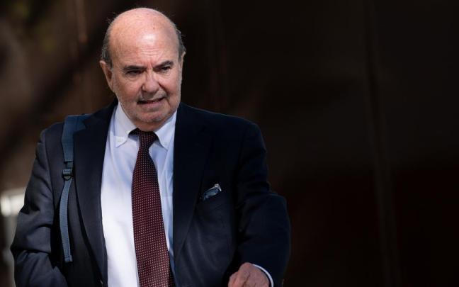 El exvicepresidente de la Junta de Andalucía, Gaspar Zarrías, a su llegada para declarar como testigo en el juicio por el caso ‘Leire Díez’.