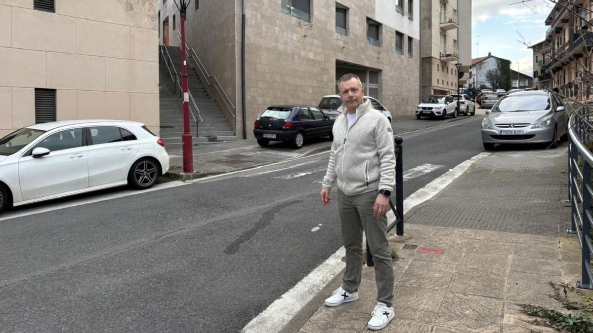 Garikoitz Mendizabal, portavoz del PNV en el Ayuntamiento de Zestoa, reclama actuar sobre el problema de la vivienda.