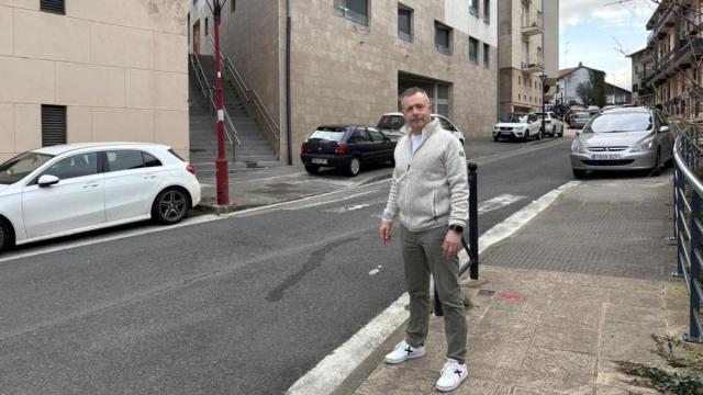 Garikoitz Mendizabal, portavoz del PNV en el Ayuntamiento de Zestoa, reclama actuar sobre el problema de la vivienda.