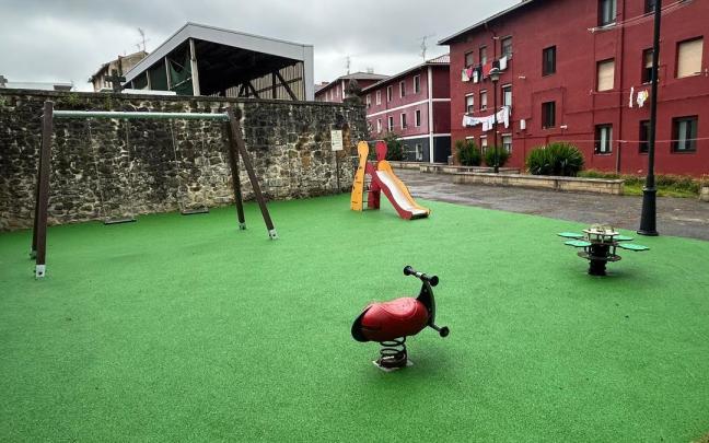 Mejoras en la zona de juegos de Zubizabala / Ayuntamiento Amorebieta Mejoras en la zona de juegos de Zubizabala