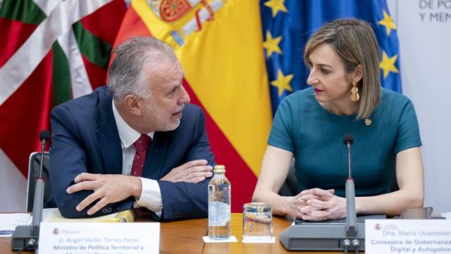 El ministro de Política Territorial, Ángel Víctor Torres, con la consejera de Autogobierno, Maria Ubarretxena, en una reunión anterior