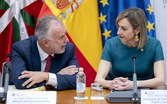 El ministro de Política Territorial, Ángel Víctor Torres, con la consejera de Autogobierno, Maria Ubarretxena, en una reunión anterior