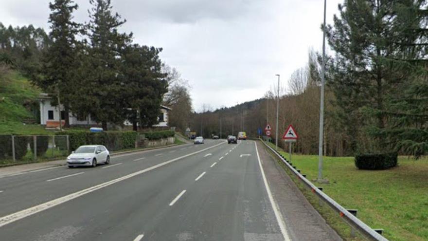 Tramo de la carretera BI-2713 en la zona de Erletxe
