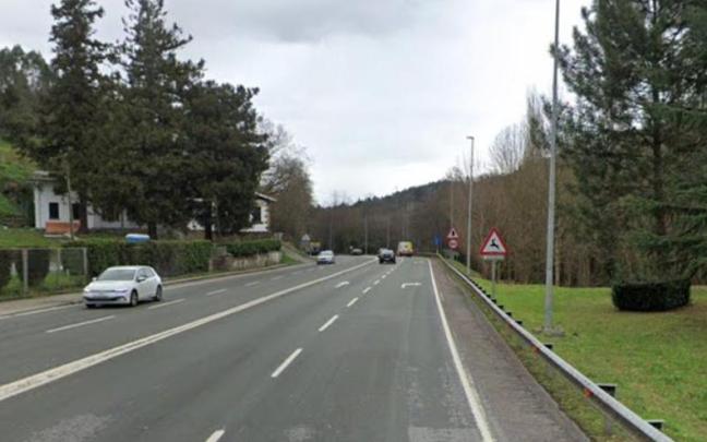 Tramo de la carretera BI-2713 en la zona de Erletxe