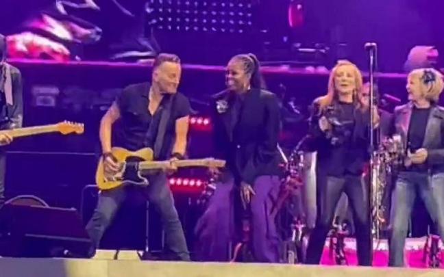 Imagen del momento vivido en el concierto de Springsteen en Barcelona. Imagen del momento vivido en el concierto de Springsteen en Barcelona.