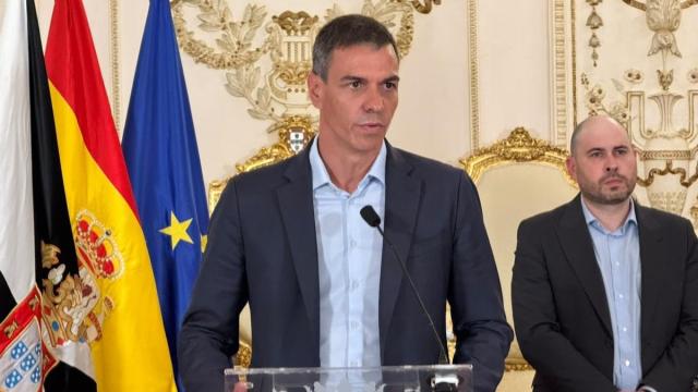 Crisis migratoria en Ceuta: cientos de inmigrantes llegan a nado a la ciudad autónoma
