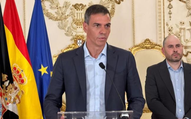 Crisis migratoria en Ceuta: cientos de inmigrantes llegan a nado a la ciudad autónoma