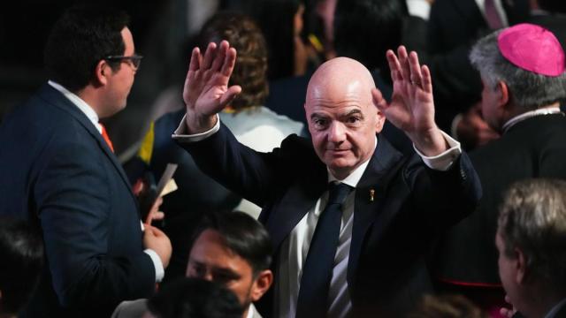 El presidente de la FIFA, Gianni Infantino, en la toma de posesión del nuevo presidente de la Federación de Fútbol de Colombia.