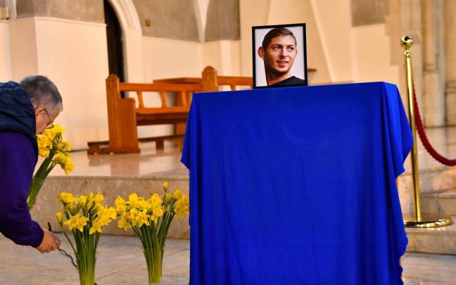 Homenaje floral a Sala en Cardiff.