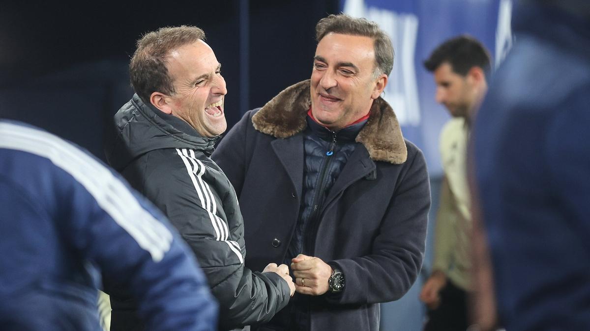 Carvalhal se ríe con Arrasate