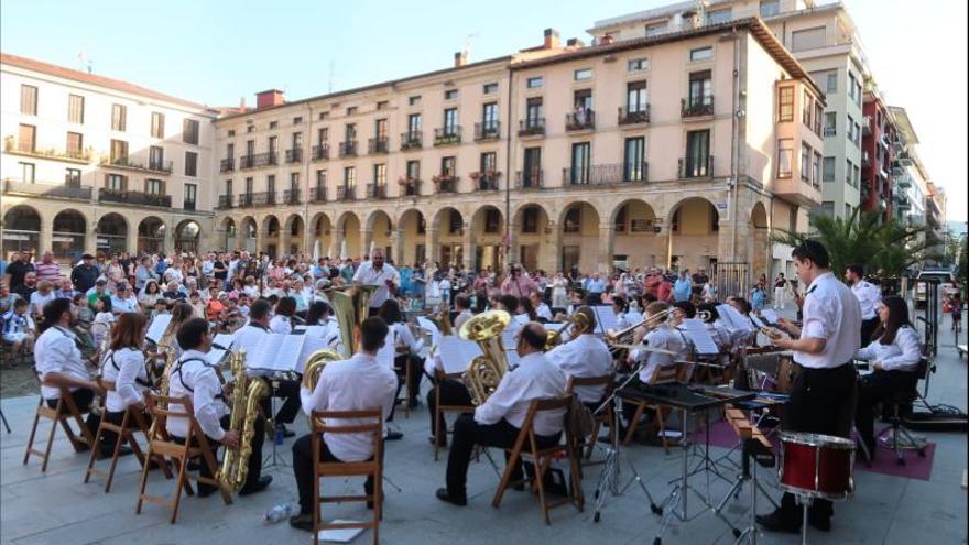 La banda de Zumarraga, durante el concierto del viernes.