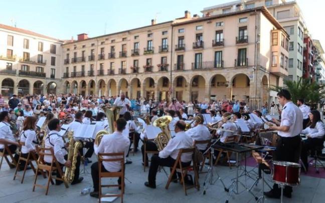 La banda de Zumarraga, durante el concierto del viernes.