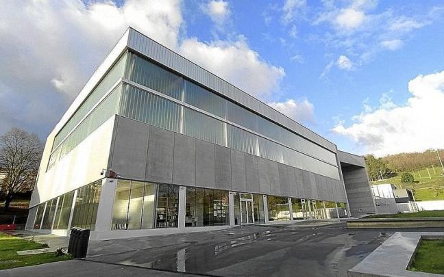 Exterior del polideportivo de Urnieta. | FOTO: N.G.