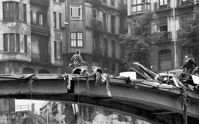 En imágenes: el diluvio de los Alpes que asoló Bizkaia hace 40 años