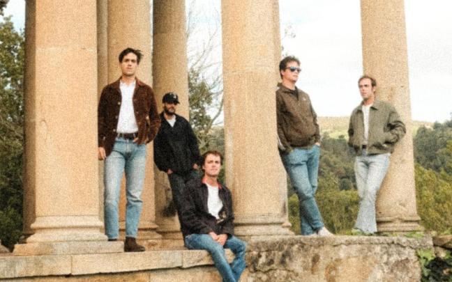 Pedro CalderónLa banda de Getxo hace canciones en castellano con influencias de grupos como The Smiths o Joy Division y letras sentidas.