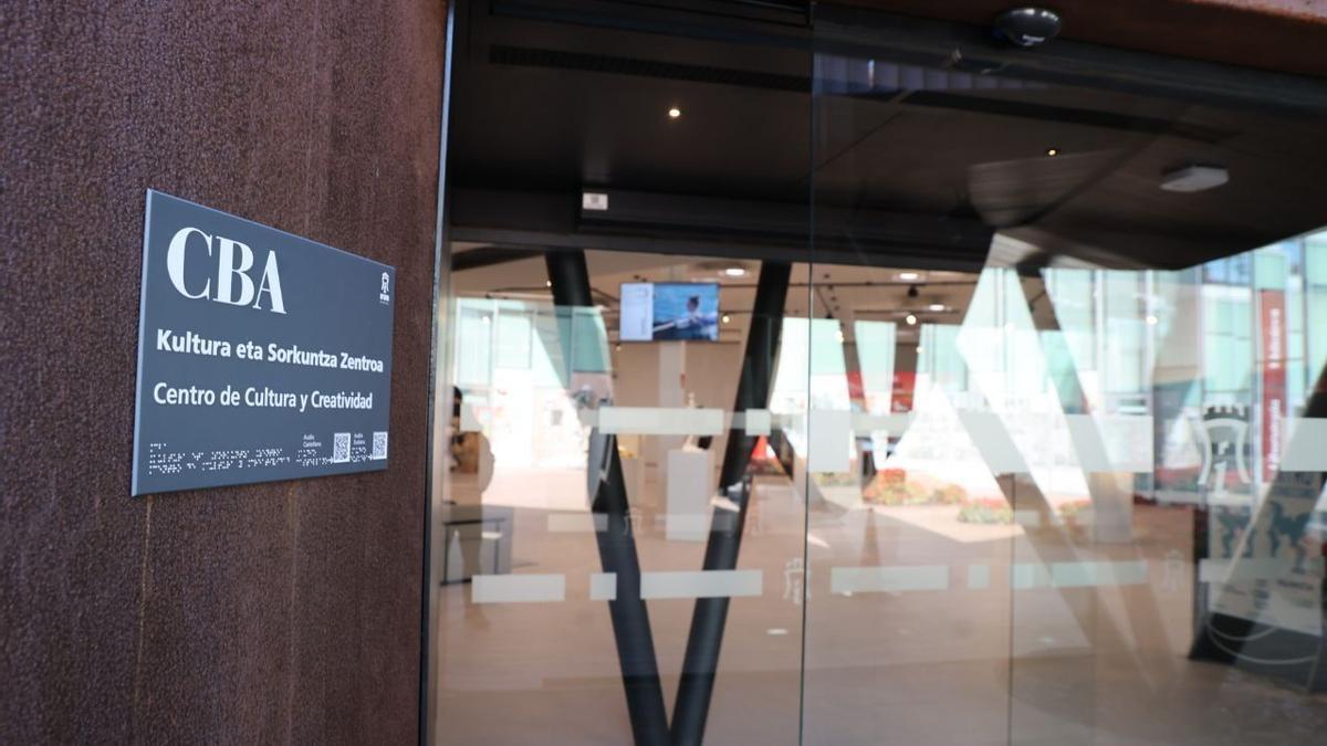 Foto de la entrada al Centro de Cultura y Creatividad del CBA de Irun, donde se desarrollará el programa.
