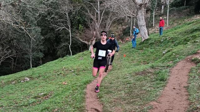 El antzuolarra Ibai Larrea, en el descenso de Udalatx, ha hecho triplete en el palmarés de la carrera.