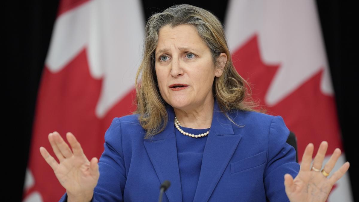 La exministra de Finanzas Chrystia Freeland durante una rueda de prensa.