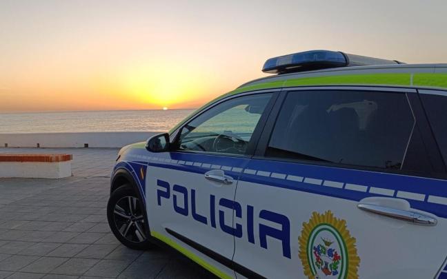 Agentes de la Policía Local detuvieron al hombre que les agredió.