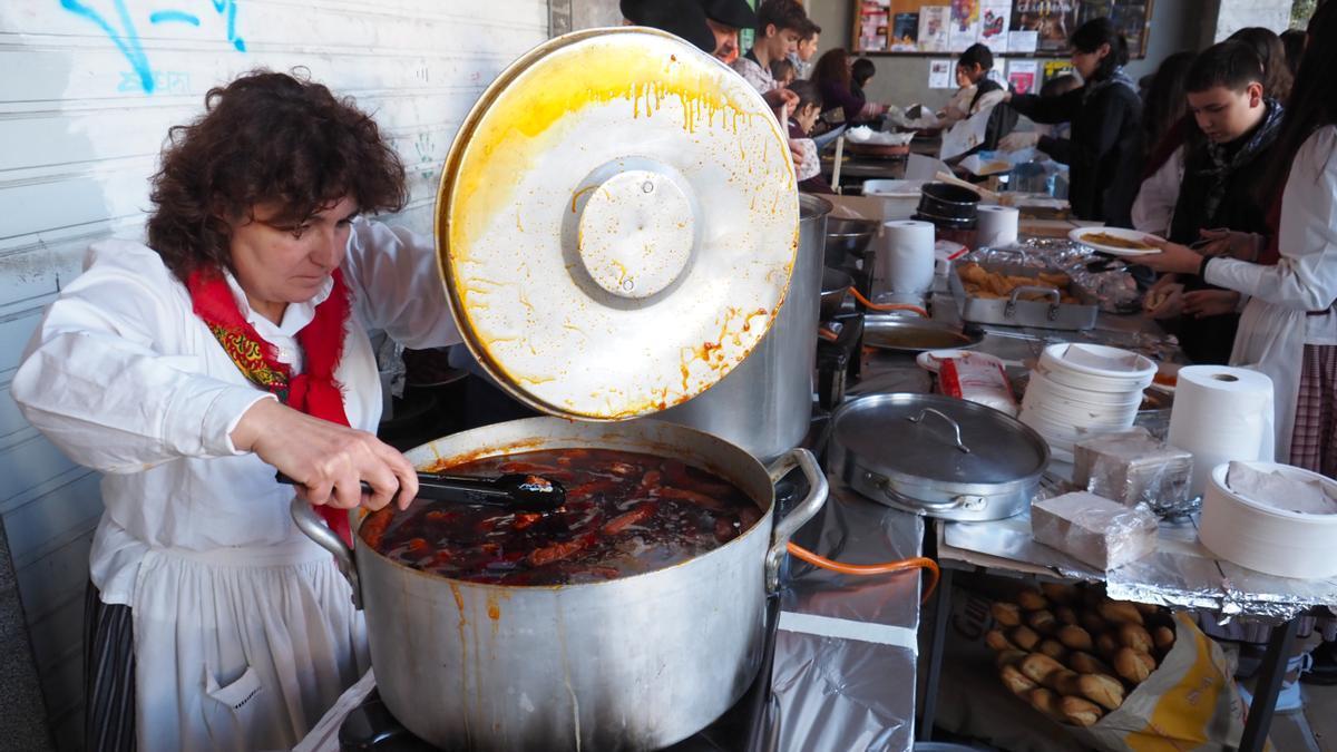 El olor del talo y el chorizo inundará hasta el último rincón de la plaza de Azkoitia la mañana del domingo.