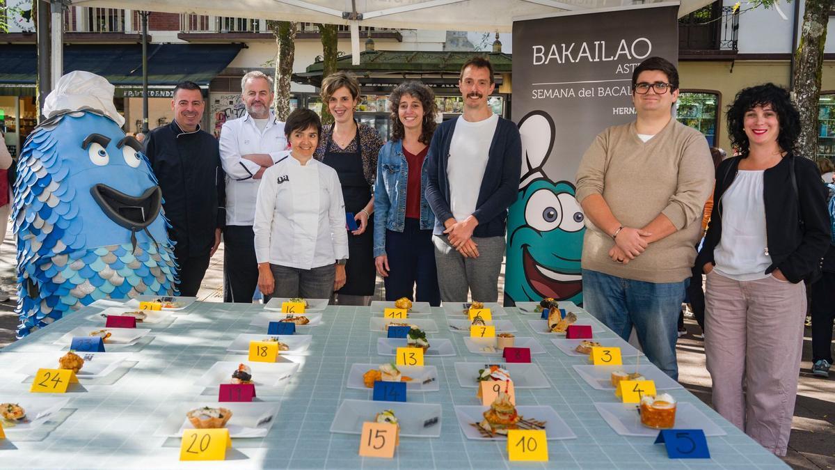 El jurado profesional y representantes de la organización