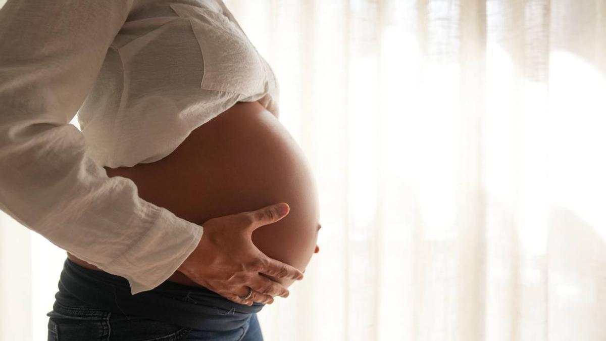 "Estos son los productos de skincare que debes evitar durante el embarazo"