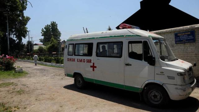 Una ambulancia en la parte india de Cachemira en una imagen de archivo.