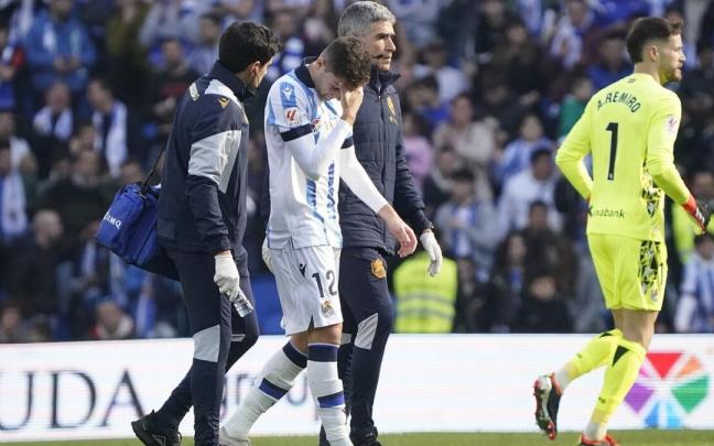 Zakharyan se retira lesionado, el sábado contra el Rayo. / RUBEN PLAZA