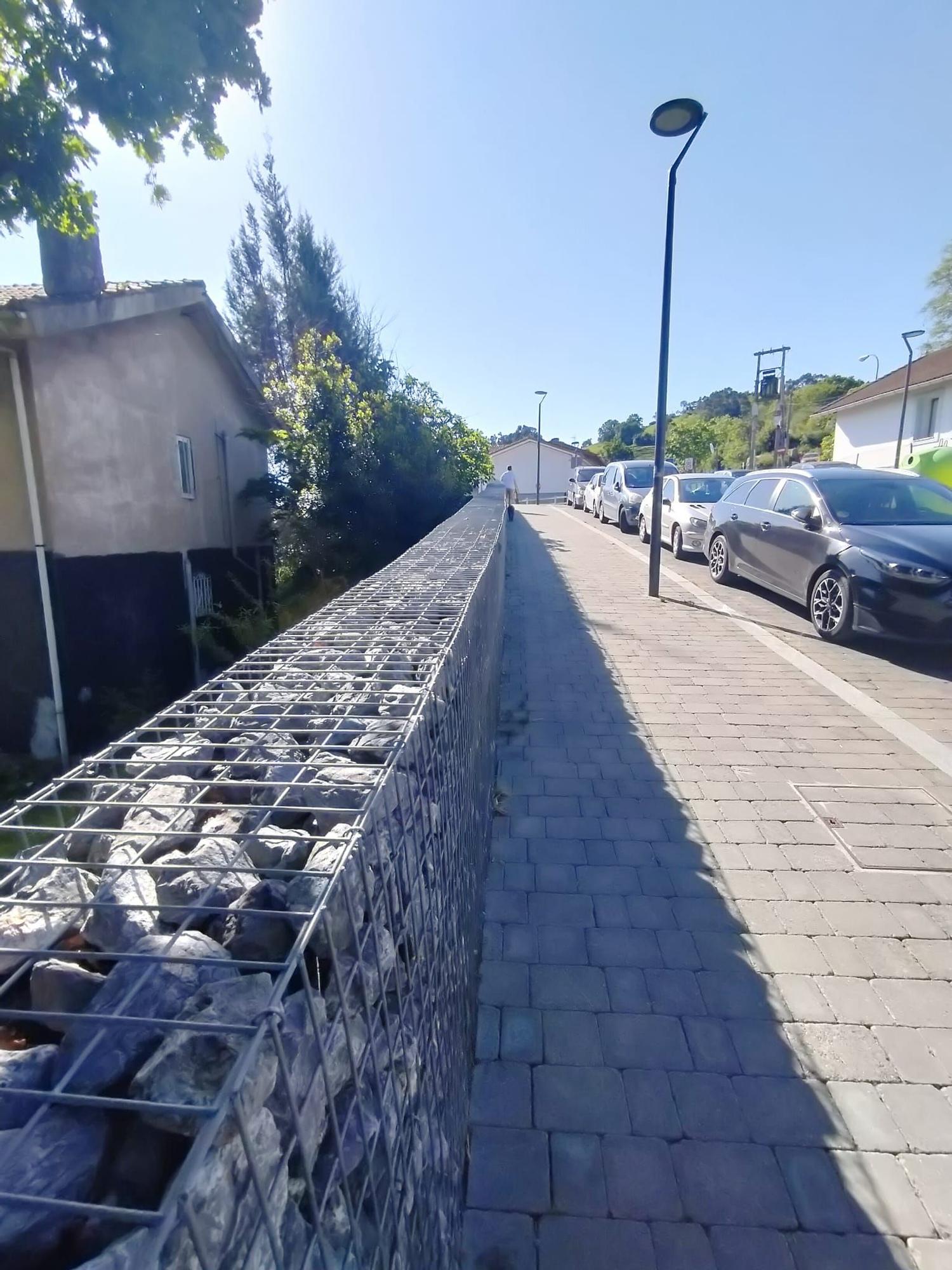 El actual muro, de poco más de 1, 10 de alto, reemplazó en 2022 a un cierre metálico de 1,80 metros de altura