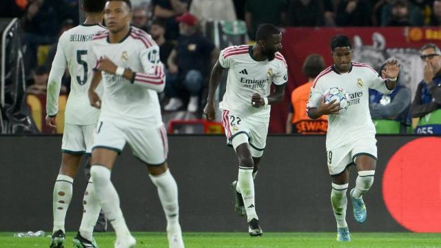 Rudiger y Endrick celebran el gol del segundo, que supuso el empate;luego el central sellaría la victoria del Real Madrid en Roma.