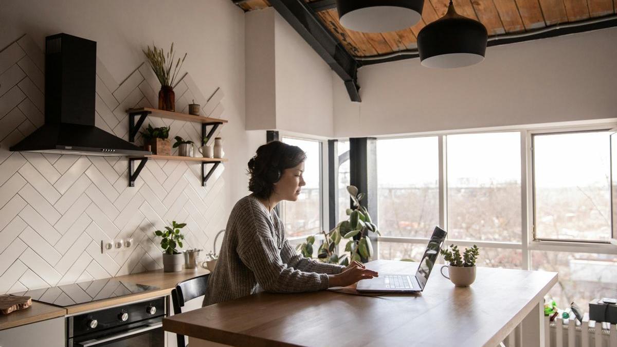 Las plantas en la cocina son una excelente opción para convertir la estancia en un espacio con más estilo y personalidad