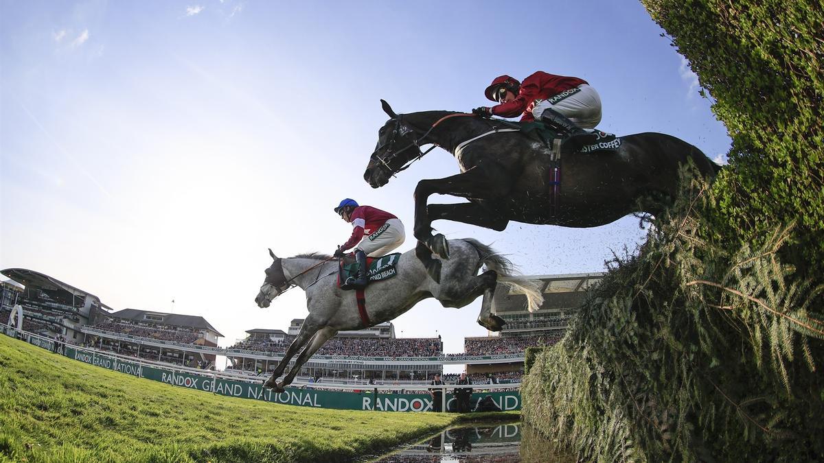 Imagen de una carrera de caballos del 'Grand National'.