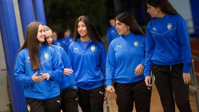 Varias jugadores del Urola, antes de un entrenamiento.