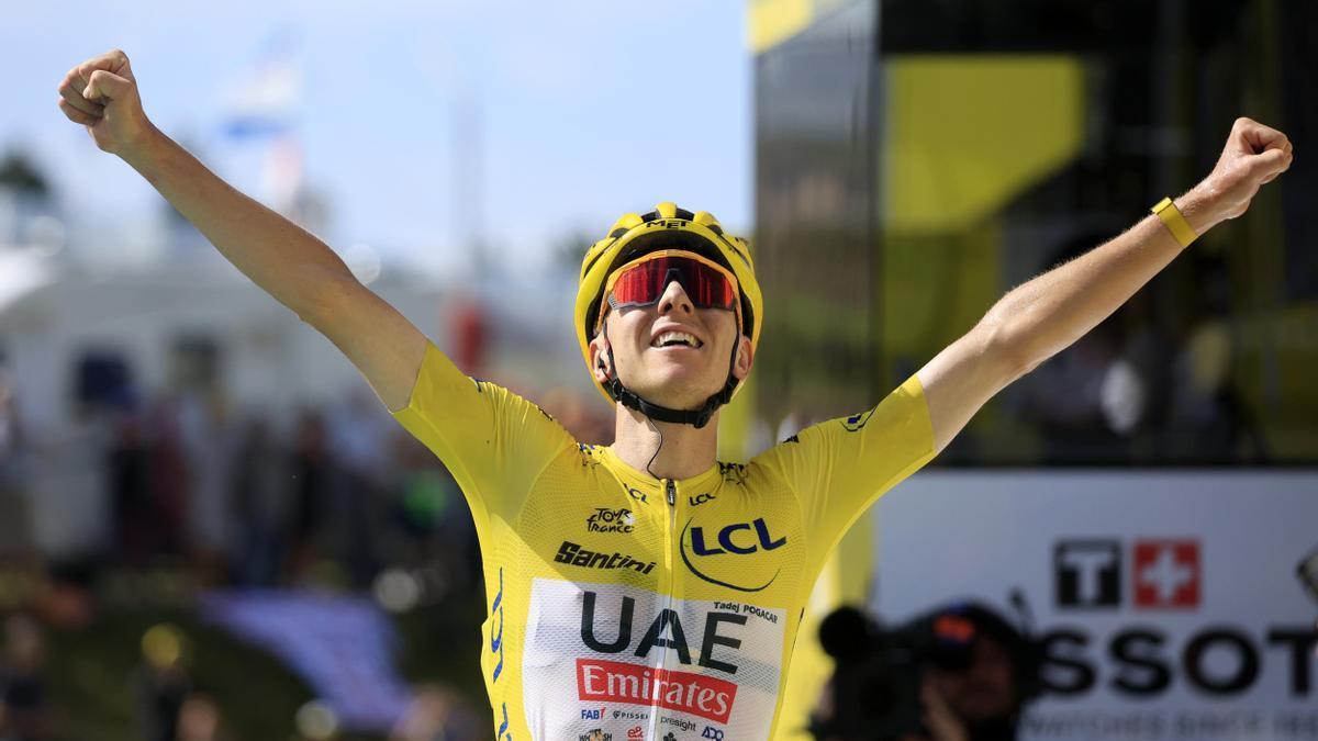 Pogacar, rey de los Pirineos, celebra la victoria.