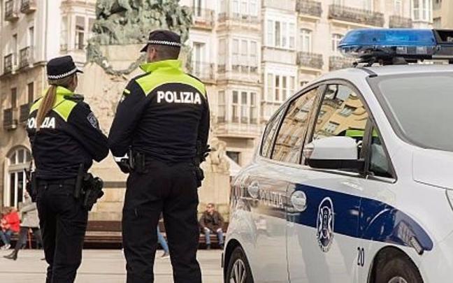 Gasteizko bitarteko udaltzain berriak lanena hasi dira.