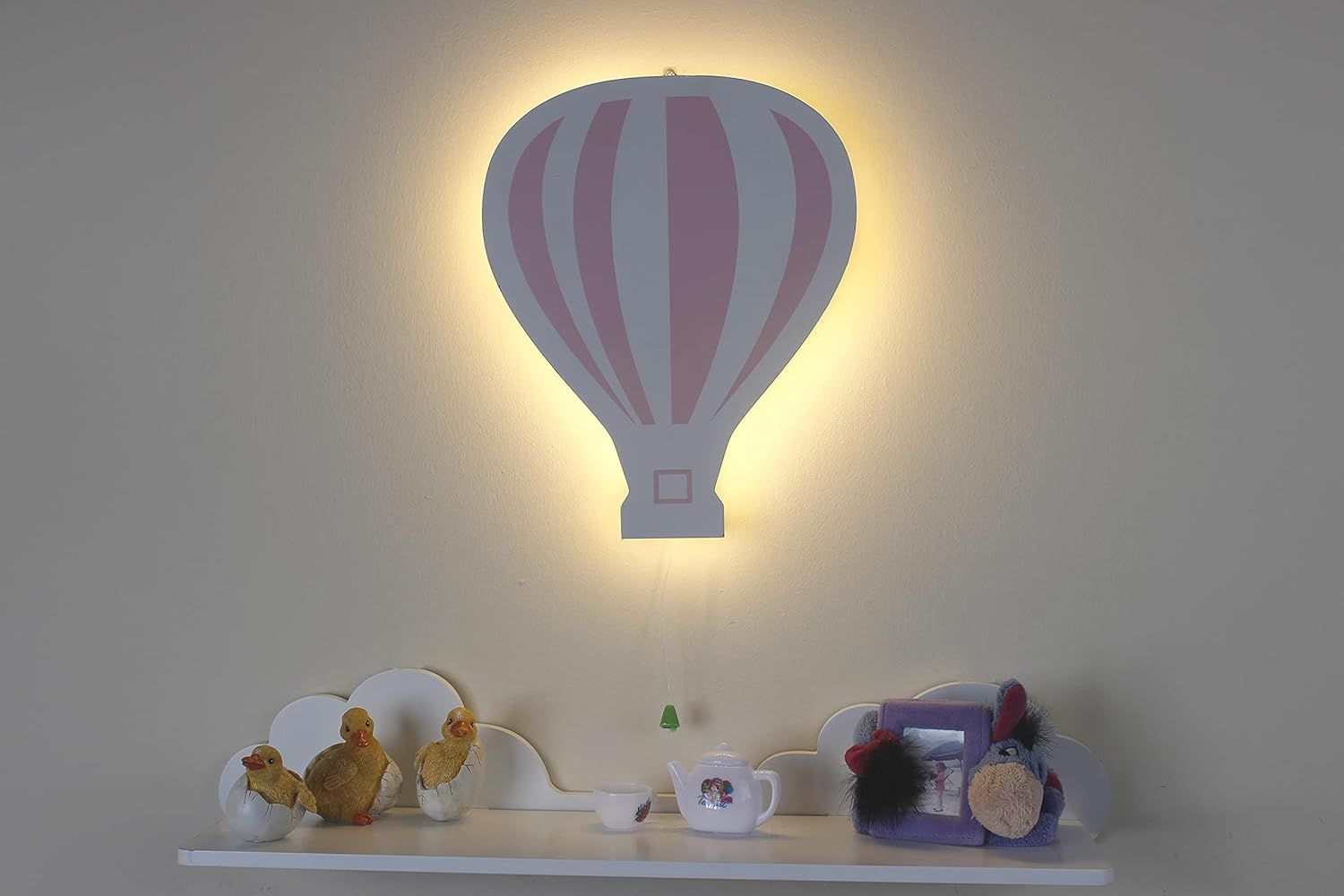 Lámpara de pared con forma de globo.