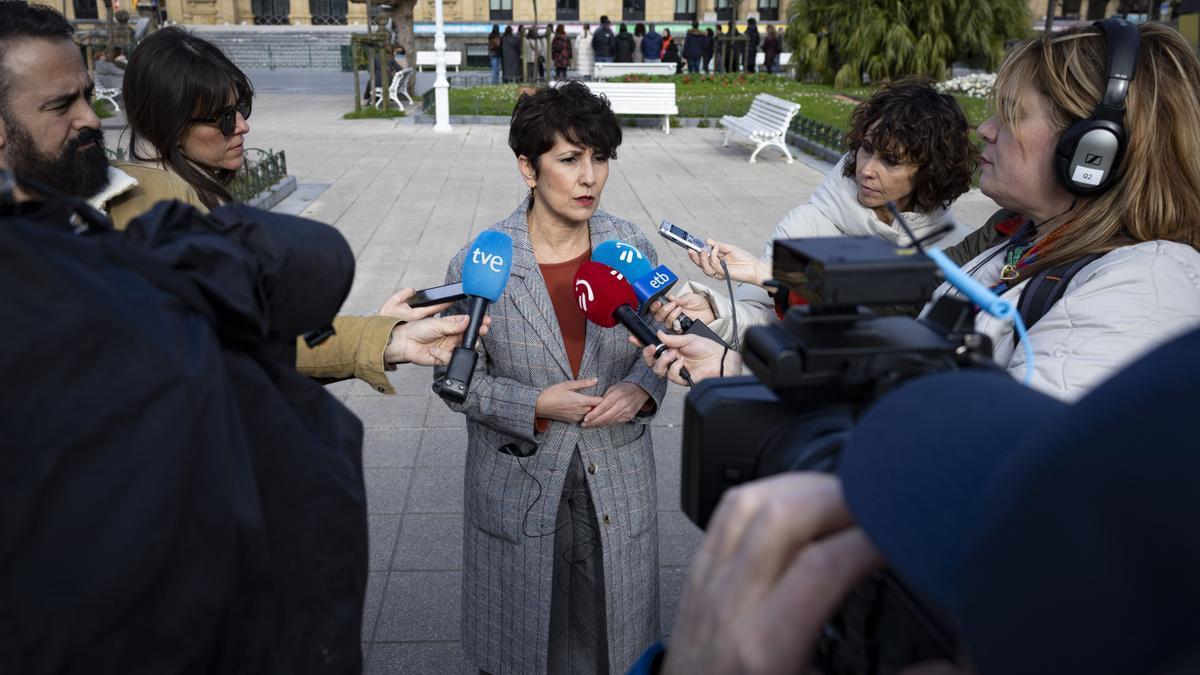 Maribel Vaquero, portavoz del PNV en el Congreso, atiende a los medios de comunicación en Bilbao